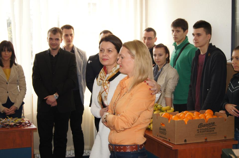 Copii de la CRDEII au primit un mărțișor roșu de 1 martie
