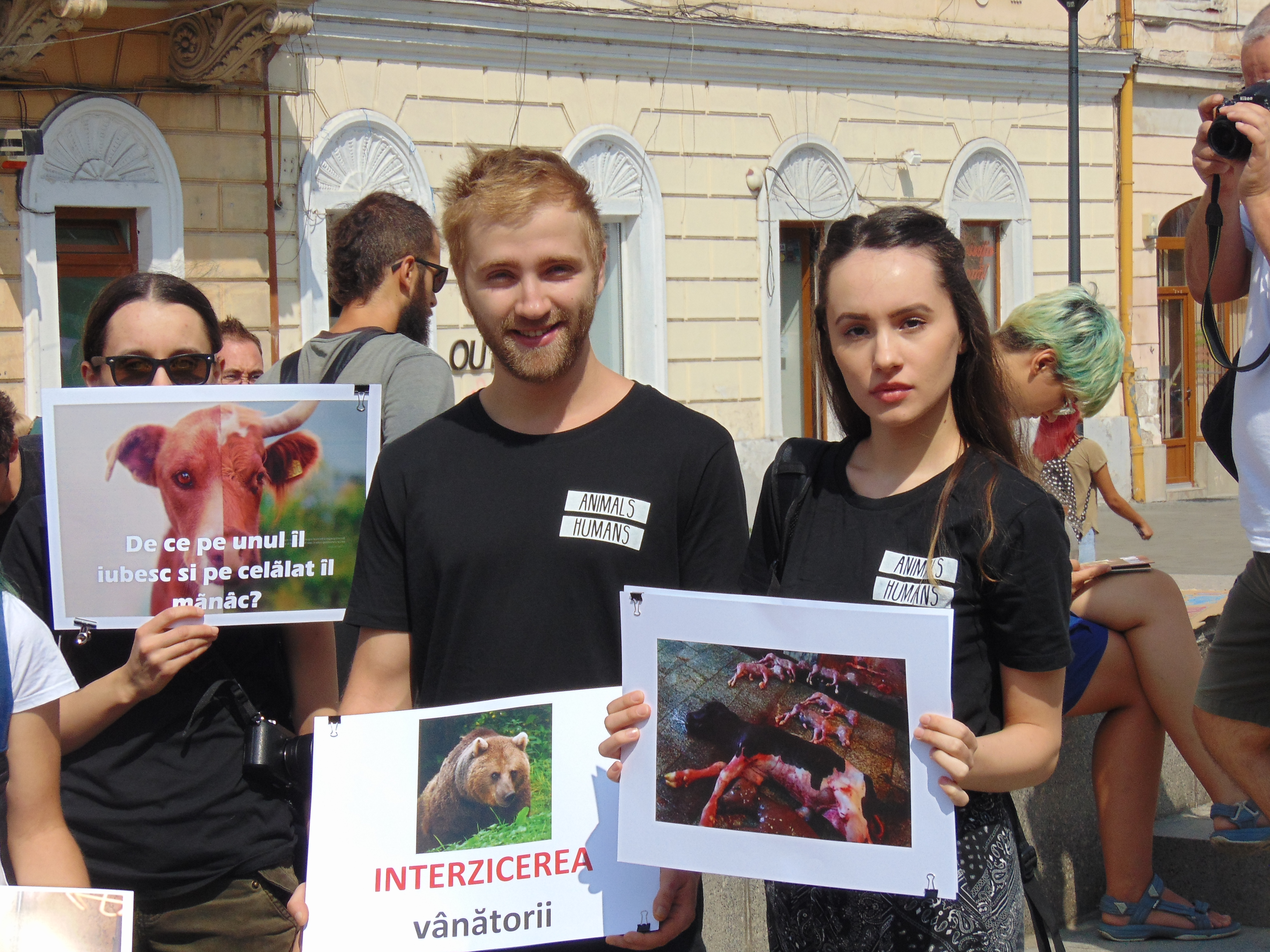 Veganii au confiscat un marș de bun simț dedicat reducerii cruzimii față de animale