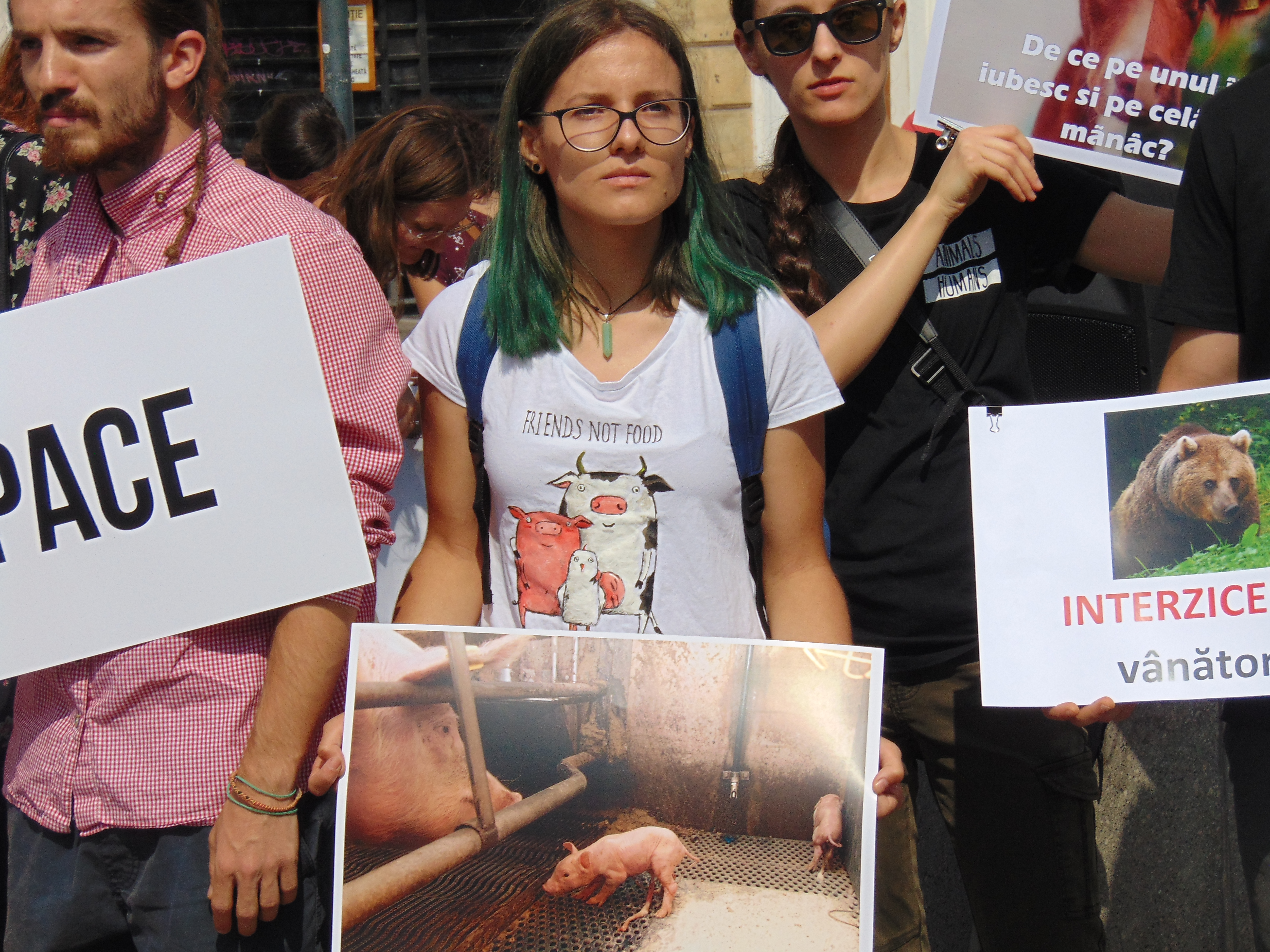 Veganii au confiscat un marș de bun simț dedicat reducerii cruzimii față de animale
