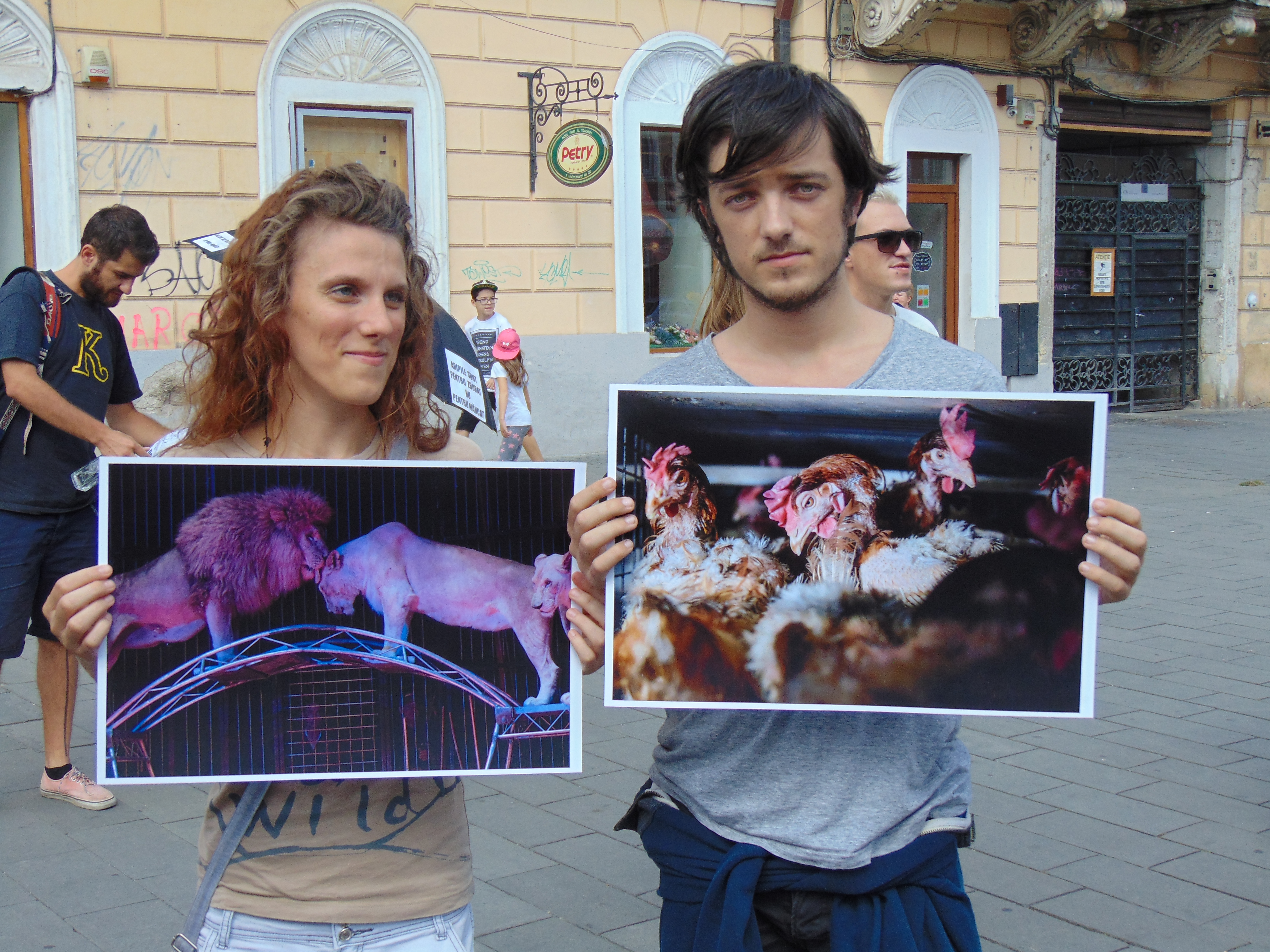 Veganii au confiscat un marș de bun simț dedicat reducerii cruzimii față de animale