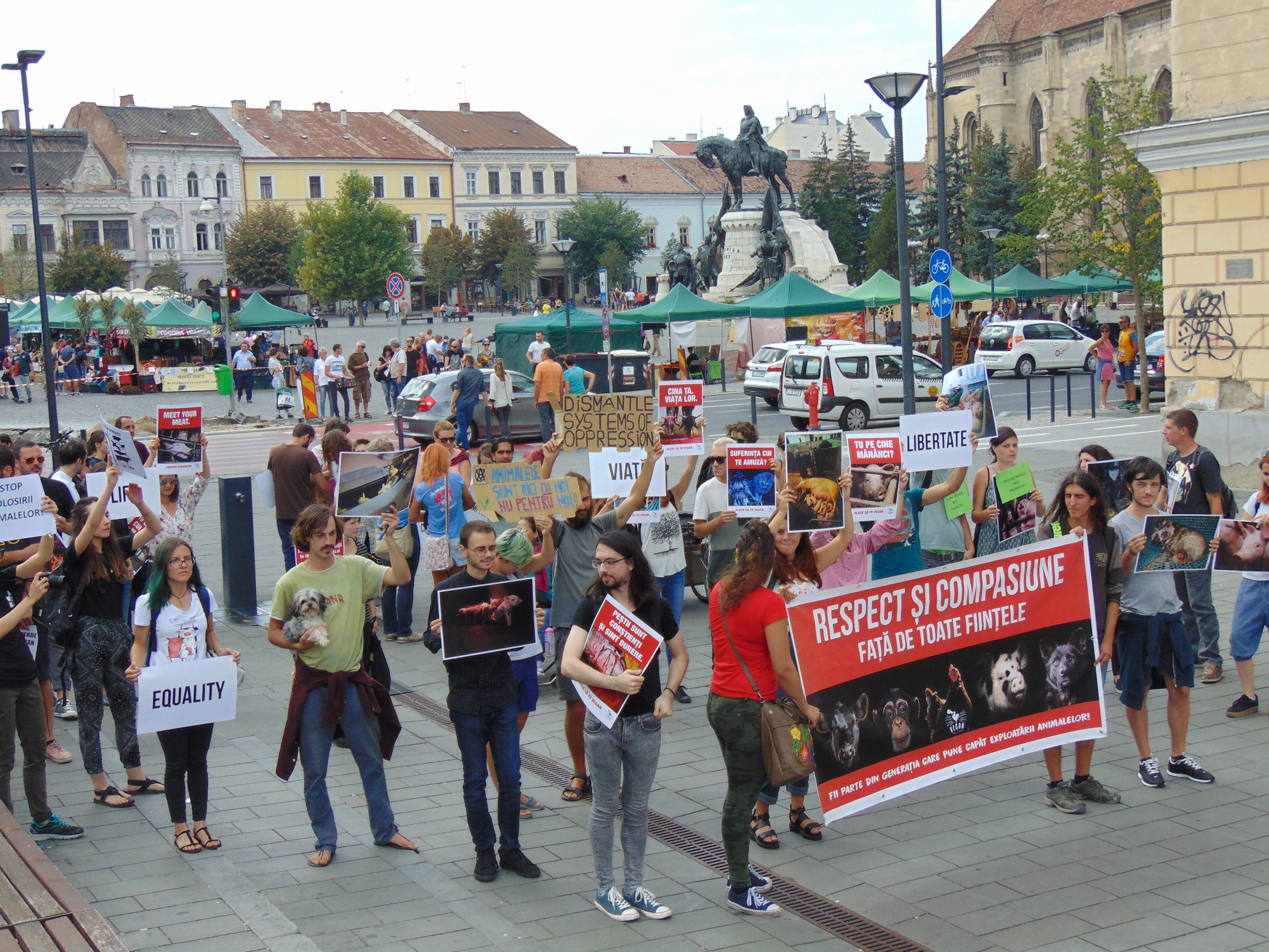 Veganii au confiscat un marș de bun simț dedicat reducerii cruzimii față de animale