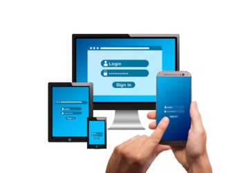 2 români din 3 folosesc o rețea socială online, dar numai 1 din 7 are internet banking