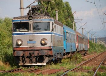 Trenurile întârzie tot mai mult, dar CFR Călători a crescut indemnizațiile membrilor Consiliului de Administrație cu 60%