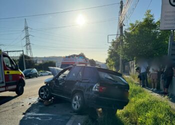 Mașină ajunsă în șanț în Dâmbul Rotund