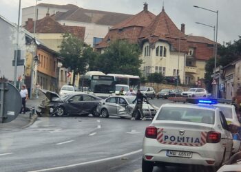 Accident cu 3 mașini și 1 scuter, pe Calea Turzii din Cluj