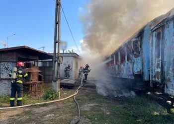 Boschetarii au dat foc unui vagon din gara Cluj