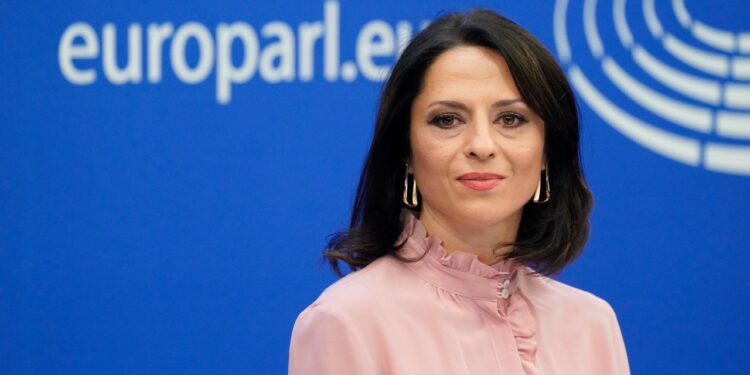 Ramona Strugariu: „Domnule Ministru, Sorin Grindeanu, vă vede Clujul doar în campanie electorală” – Candidata REPER invită la o evaluare reală a infrastructurii județene